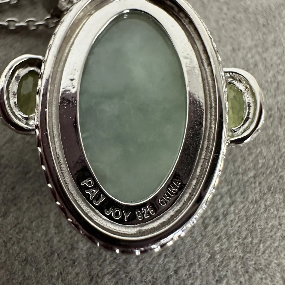 Jade and Peridot necklace in sterling silver by Jade of Yesteryear - Picture 4 of 9